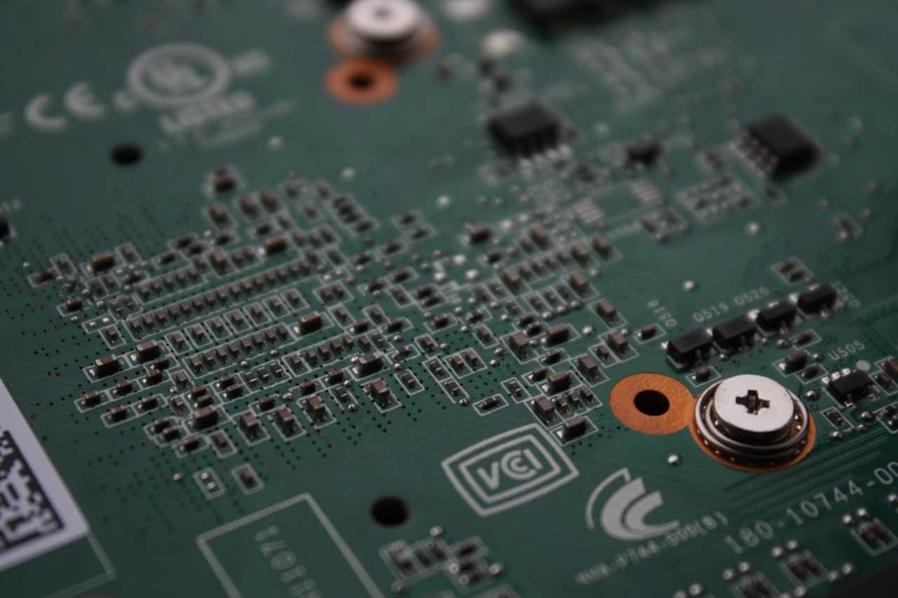 vis thermoplastique circuit imprimé